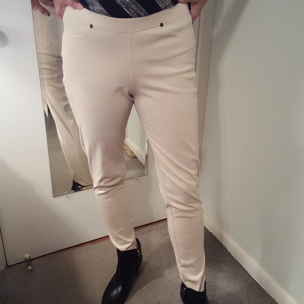 Beige/Tan pull-on jeggings